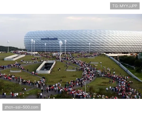 安联球场球迷高歌，凯恩罚入关键点球后指向队徽